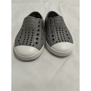 Native Jefferson Gray Waterproof Slip-On Shoes Size Child’s 5